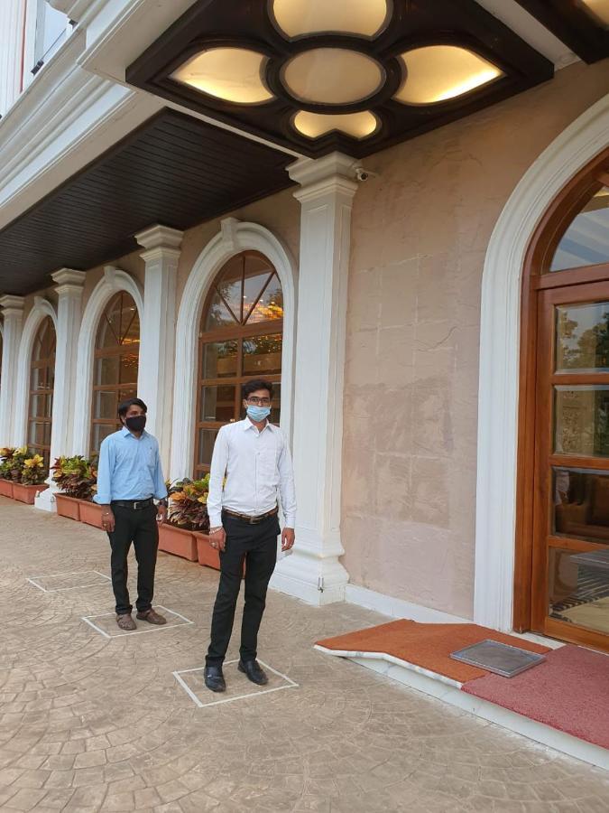 Hotel MBC Citadel Nashik Buitenkant foto
