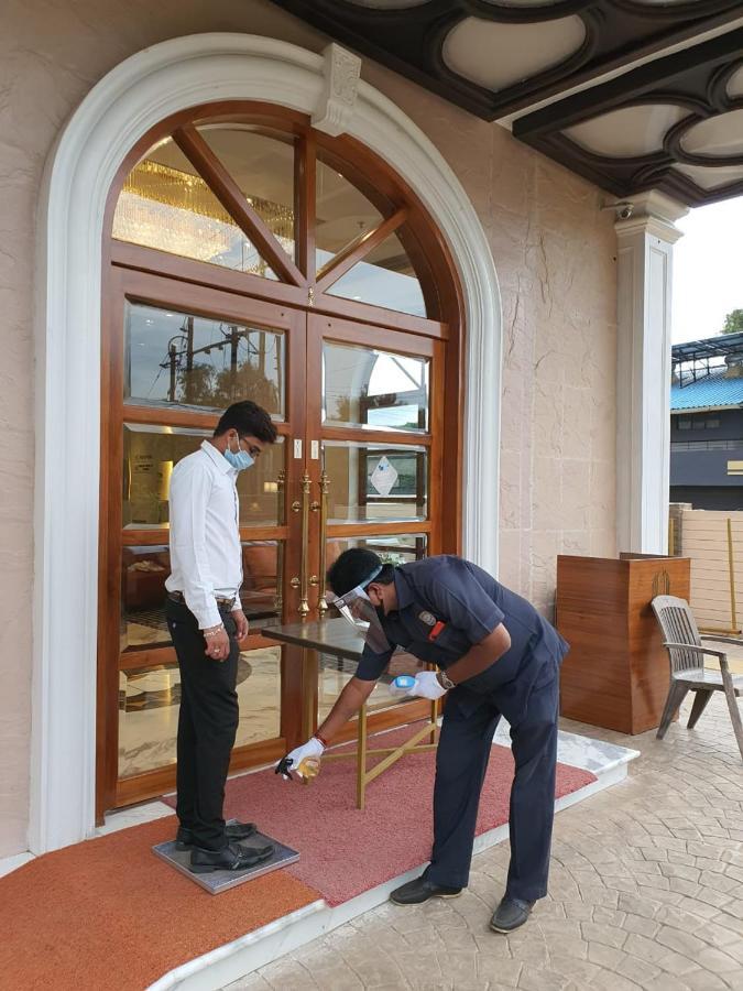 Hotel MBC Citadel Nashik Buitenkant foto
