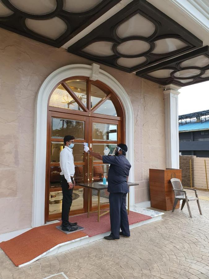 Hotel MBC Citadel Nashik Buitenkant foto