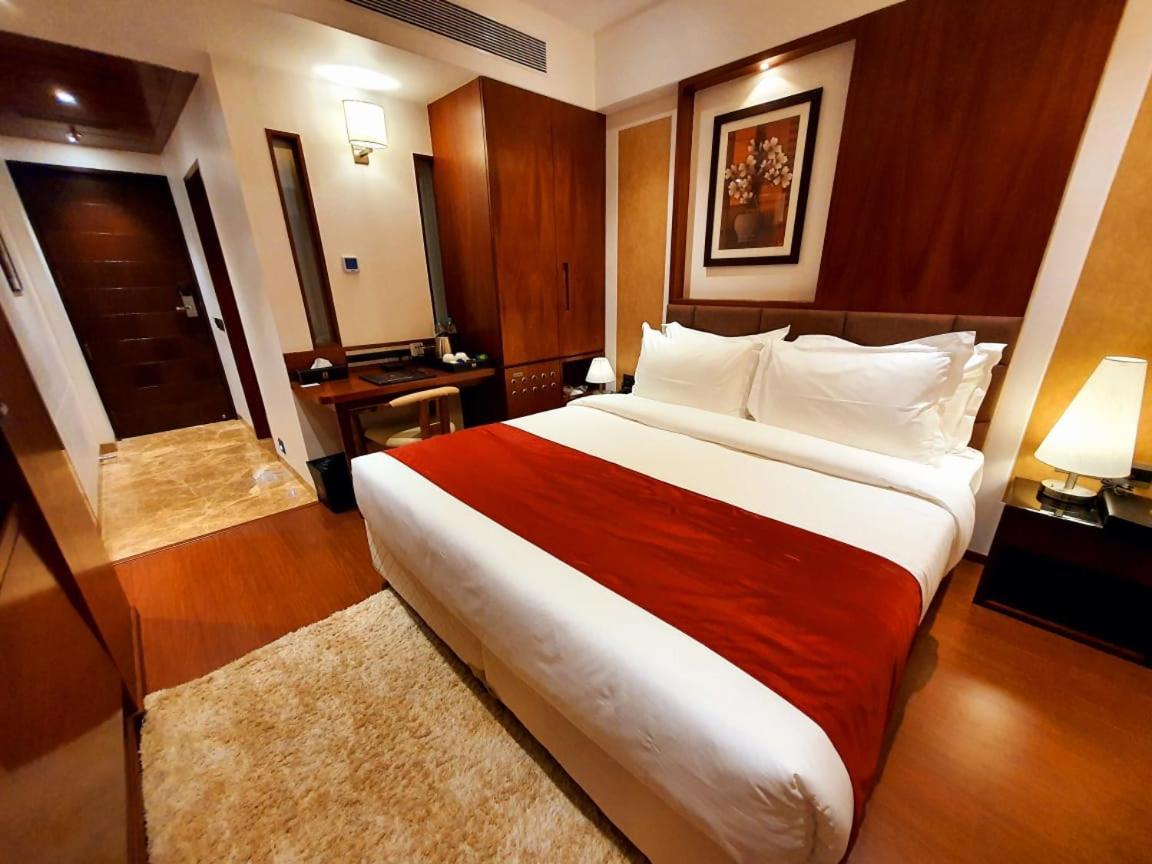 Hotel MBC Citadel Nashik Buitenkant foto